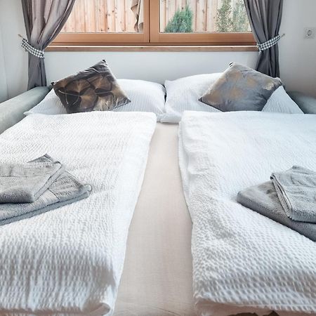 Veronikas Relax & Family Suite - Sun Terrace And Car Park By Alpenluxus Appartements フューゲン エクステリア 写真